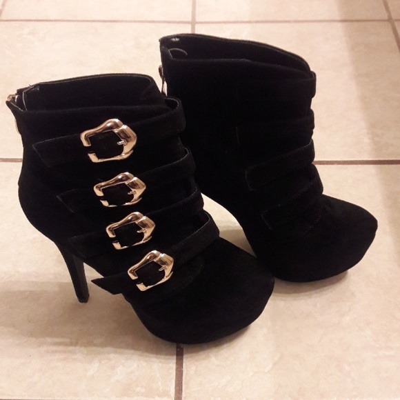 Red Circle/ Buckled/ Platform Heel /Boots - Picture 1 of 8